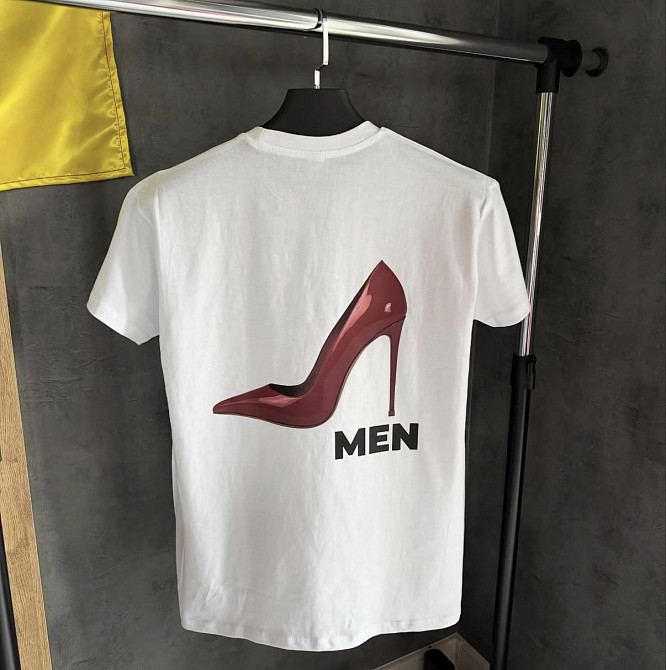 Футболка с принтом «MEN» каблук Черновцы - изображение 1