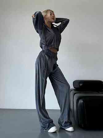 Женский прогулочный плюшевый костюм тройка: кофта топ и штаны велюр-плюш Графит, 42/44 Одесса