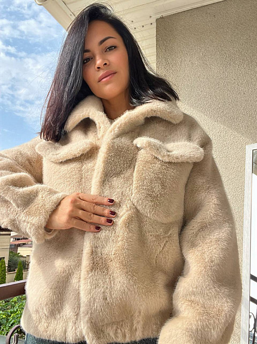 Шуба жіноча A-N 6627 коротка штучне хутро накладені кишені кнопки на резинці, бежевий, one size Київ - фото 12