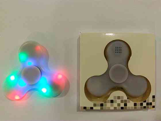 Спіннер однотонний Music с LED и Bluetooth білий  в кор. SP-071, шт Київ