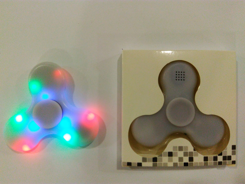 Спіннер однотонний Music с LED и Bluetooth білий  в кор. SP-071, шт Київ - фото 1