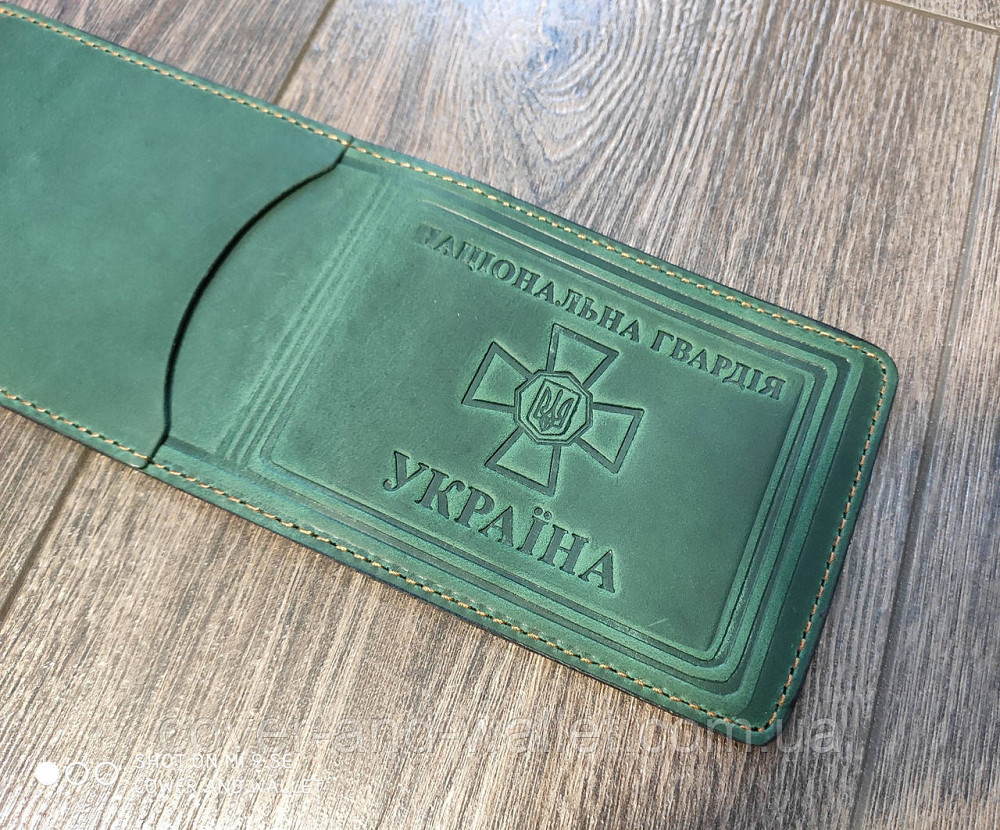 Кожаная обложка с карманом 