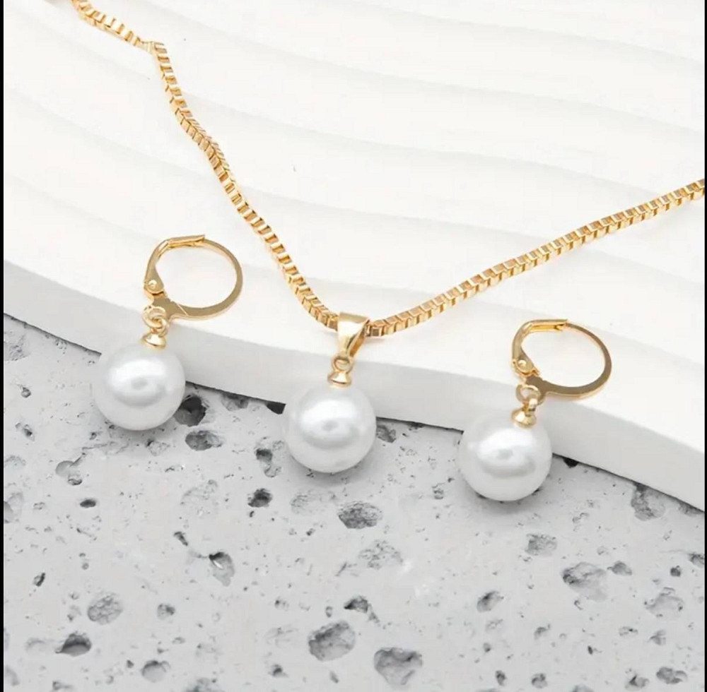 Набір прикрас з перлинами: сережки-підвіски та намисто золотого кольору Київ - фото 2