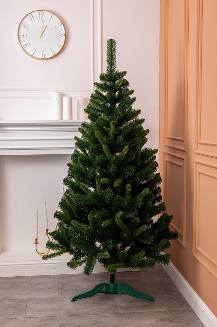 Зелена штучна ялинка 1,4 м для святкового декору Київ - фото 6