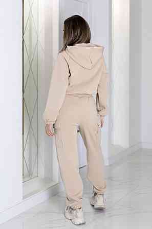 Теплый спортивный костюм со штанами карго 