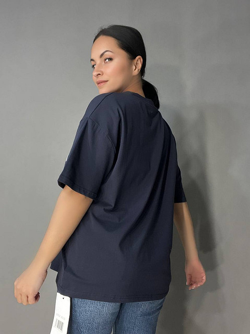 Футболка жіноча 25125 A-N оверсайз подовжена вільний крій з принтом ведмедик напис CALIFORNIA one size, темно-синій, one size Київ - фото 3