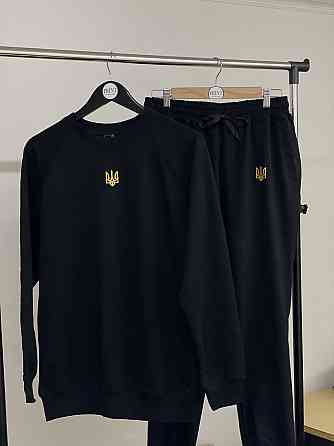 Чорний весняний костюм з тризубом Чернівці