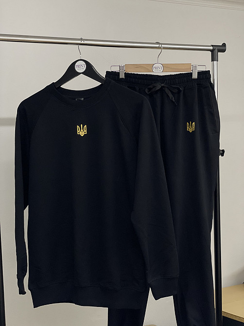 Чорний весняний костюм з тризубом Чернівці - фото 3