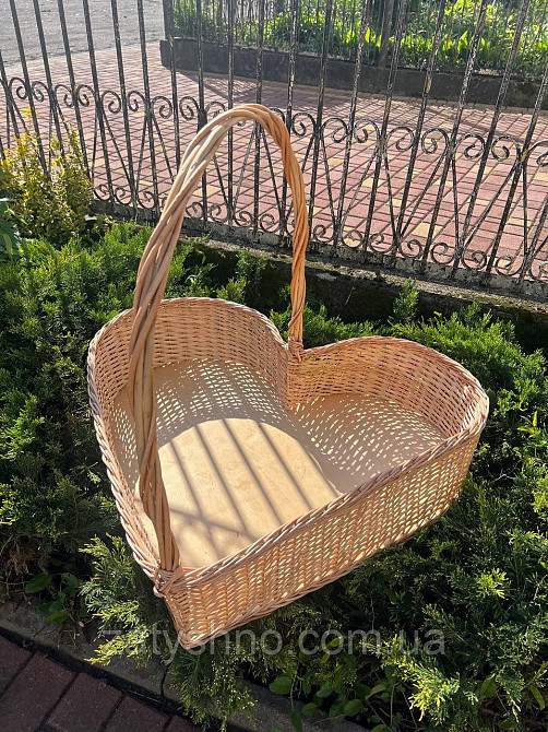 Кошик плетений для квітів у формі серця Київ - фото 8