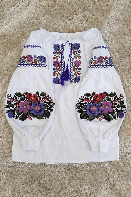 Вышиванка для девочки Цветы бохо с длинным рукавом белого цвета с фиолетовыми цветами. Сумы - изображение 1