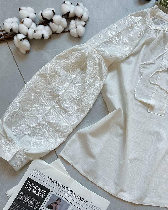 Женская современная вышиванка с белой вышивкой хлопка 46 Одесса - изображение 9