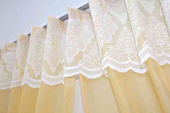 Кухонный комплект VR-Textil № 085к шторки с ламбрекеном золотистый с белым 270х170 см (52-0408) Киев