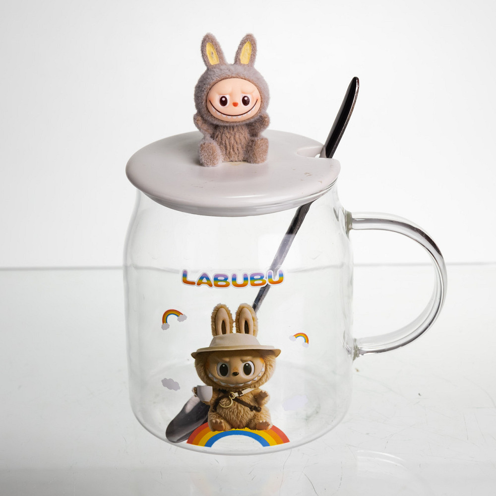 Yiwu Новорічна велика скляна чашка "Лабубу" з кришкою та ложкою 600 мл, Святкова кружка чашка д Коломия - фото 2