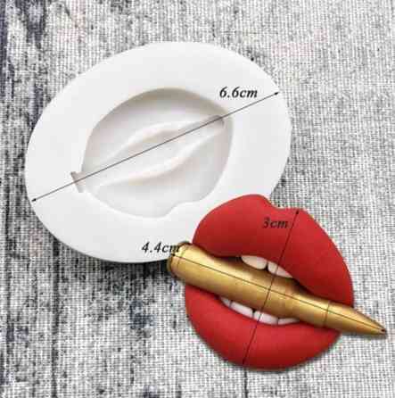 Форма силиконовая Губы 66 мм серый Киев