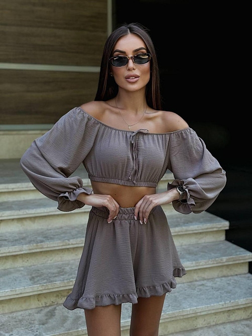 Женский легкий романтичный костюм двойка: топ и шорты американский креп жатка Мокко Одесса - изображение 4