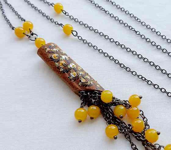 Подвеска-кулон из корицы с оригинальной росписью на цепочке 