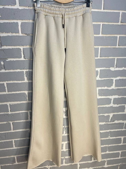 Штаны женские Quzen 388 брюки спортивные палаццо широкие свободные от бедра утепленные на флисе светло бежевые, світло-бежевый, M Киев - изображение 11