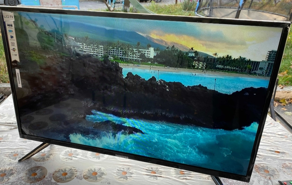 Телевизор: Samsung 42