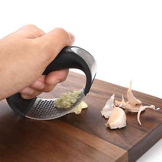 Металевий прес для часнику з зручною ручкою Київ