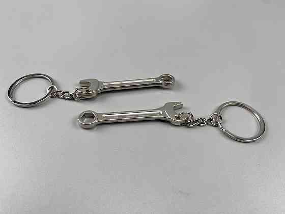 Автомобільний брелок ріжково-накидний ключ, брелок на ключі для водія, брелок металевий на авто ключі Мукачево