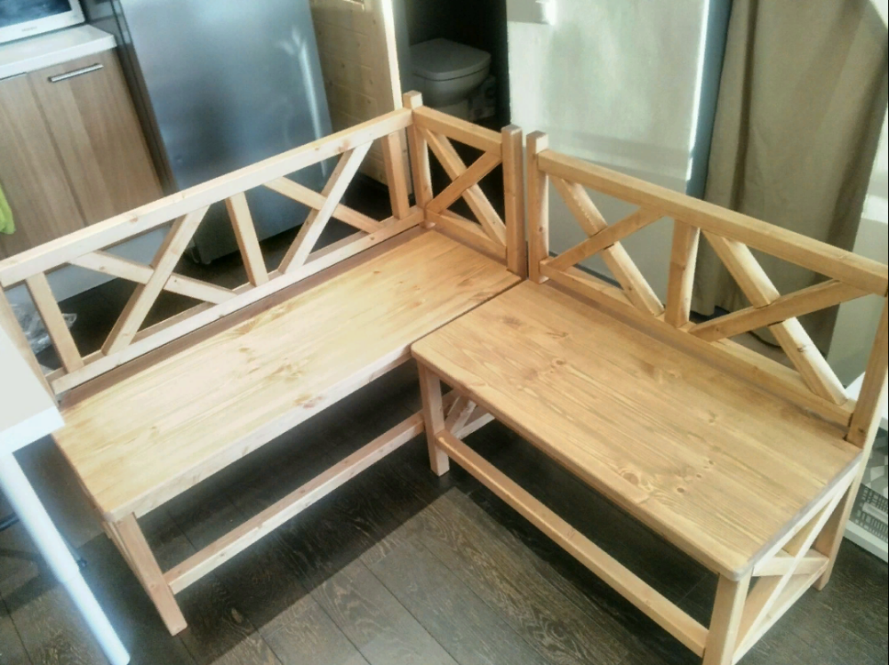 Угловая кухонная скамейка 