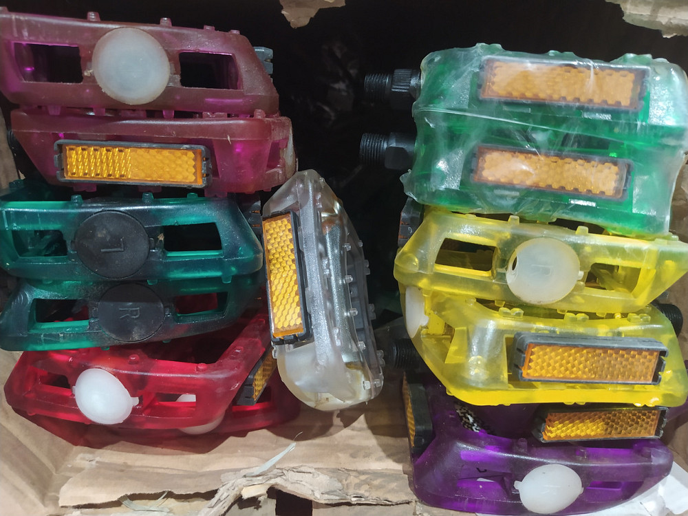 Педали велосипедные горные (с катафотами, пластик, широкие,цвет в ассортименте) Мукачево - изображение 1