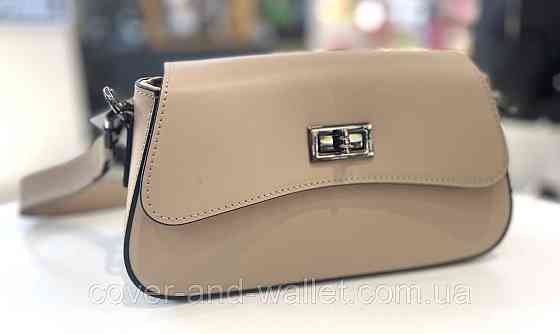 Пудрова жіноча сумочка з гладкої шкіри із клапаном на поворотному замку Virginia Conti Київ