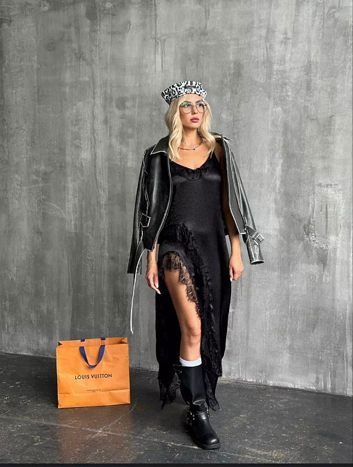 Женское эффектное платье на бретелях с глубоким вырезом по ножке итальянский шелк Черный, 54/56 Одесса - изображение 7