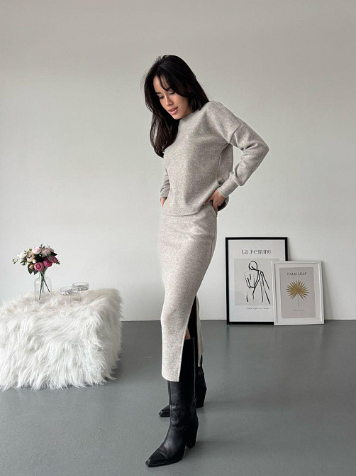 Женский стильный теплый костюм двойка с разрезом сбоку Бежевий, 50/52 Одесса - изображение 2