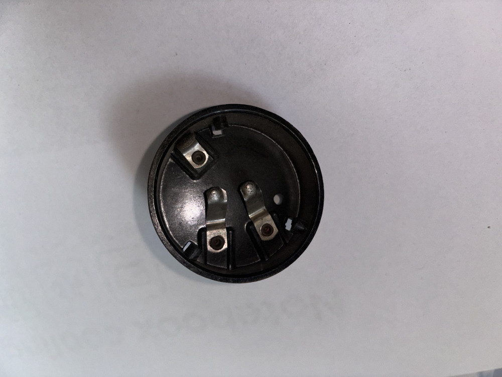 Гнездо (патрон) фары на 3 ушка. СССР. Харьков - изображение 2