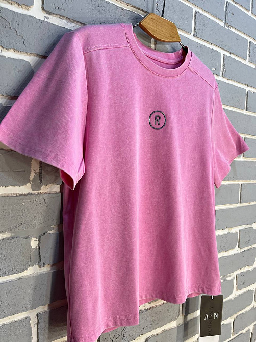 Футболка жіноча A-N 02517 варена аплікація літера "R" з камінців попереду середньої довжини one size, рожевий, one size Київ - фото 15