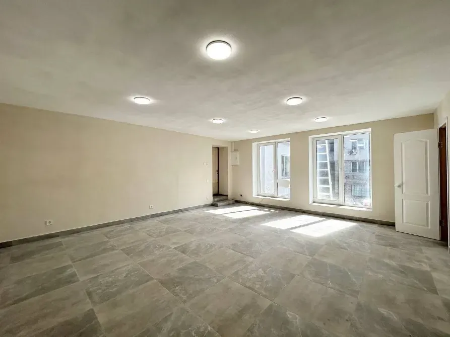 Здам Офіс на пушкіна 2\2 але з окремим входом. Своя вода і каналізація. непоганий ремонт. Є парковка перед будівлею. Дніпро - фото 3