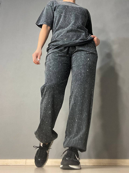 Костюм жіночий Coast Moda 4256 варений в техниці тай-дай джоггери з футболкою розсип камінців графіт, графіт, L Київ - фото 11
