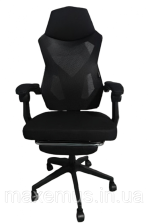 Современное офисное кресло для офиса с подставкой для ног Bonro B 918 Компьютерное кресло с системой качания черное Мостиска