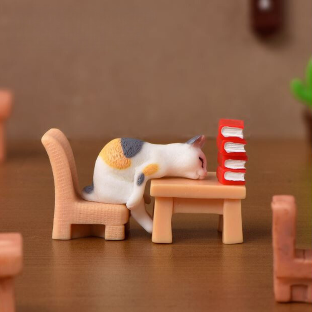 Декоративная фигурка Котик с книгой для флорариума, моссарриума, мини-сада, кашпо, песочного стола Триколірний Одесса - изображение 1