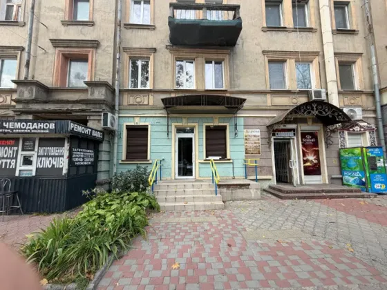 Нове Магазин на червоній лінії, з окермим входом Привокзальна 3 Дніпро