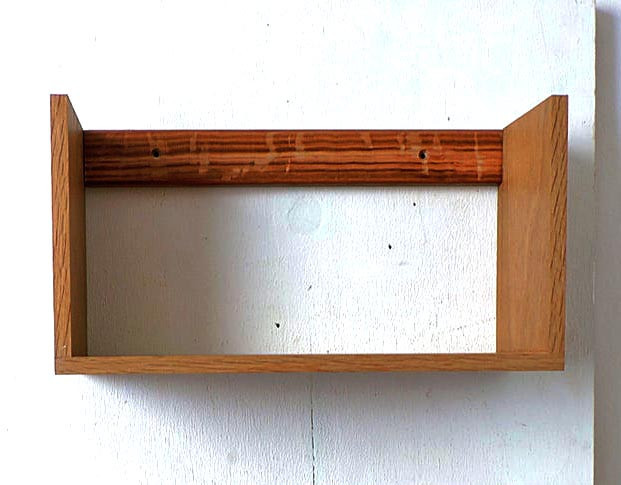 Настенная книжная полка 