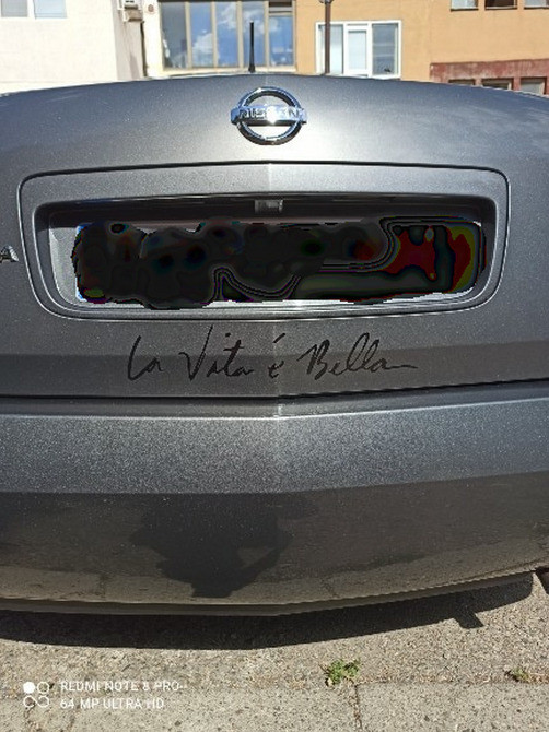 Наклейка на авто Чорна перекладається Життя прекрасне Київ - фото 6