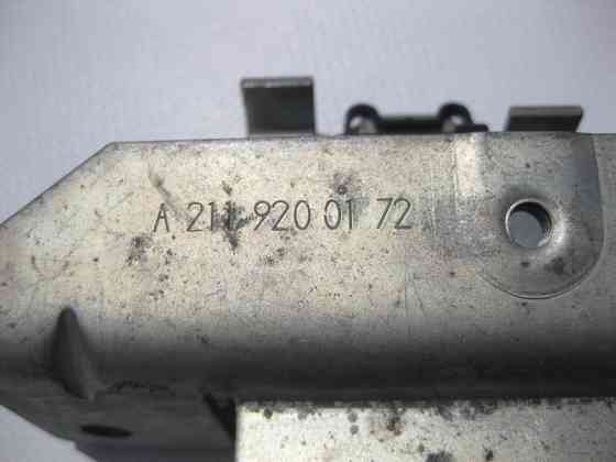 Mercedes-Benz  A2119200172 Лівий замок відкидної спинки заднього сидіння без ручки E-Class W211 Одесса