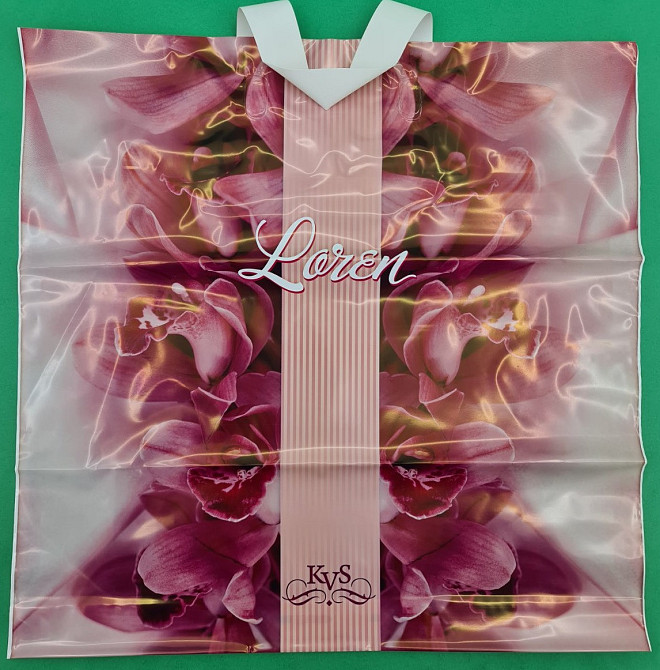 Пакет средний, плотный, ламинированный с петлевой ручкой