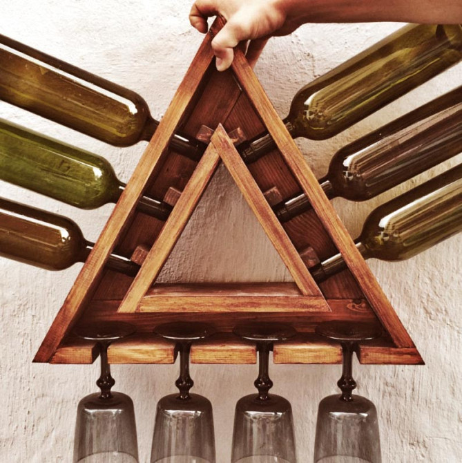 Настенная винная полка 