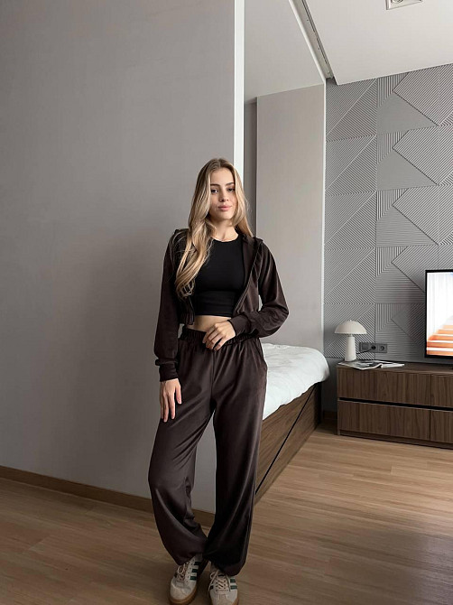 Женский стильный костюм двойка в стиле спорт шик со стразами на ягодицах велюр Шоколадный, 42/44 Одесса - изображение 7