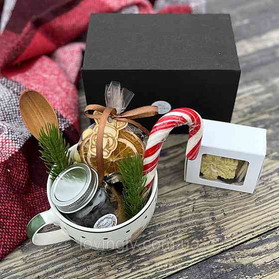 Компактный новогодний набор: чашка, горячий шоколад, сладости, свеча Снежинка Ирпень
