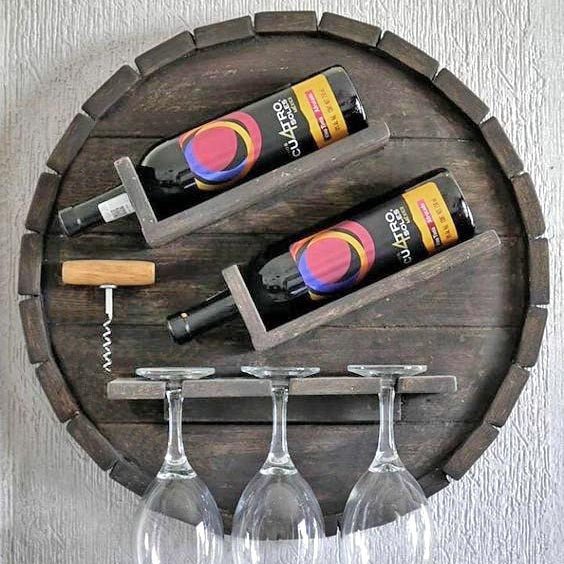 Настенная винная полка 