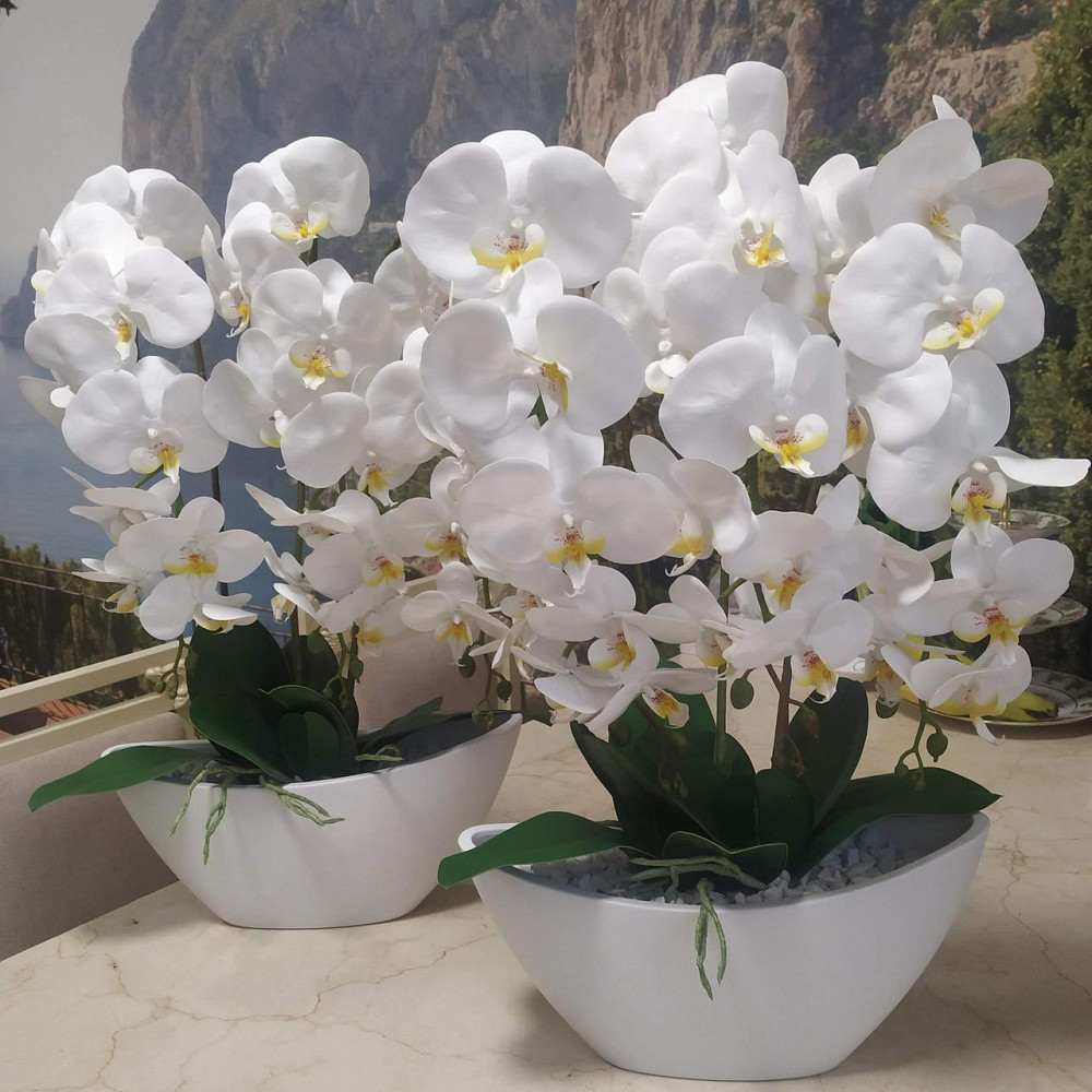 Штучна латексна орхідея преміум в білому керамічному кашпо на п'ять гілок біло-малинова Дніпро - фото 3