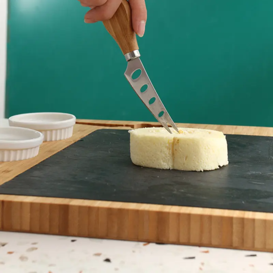 Дошка для сиру і закусок бамбукова з ножем і соусниками, менажниця дерев'яна для нарізки 38x33x2.8 см Кам'янець-Подільський