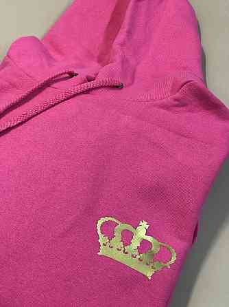 Женская толстовка\ худи малинового цвета с золотой короной. Черновцы