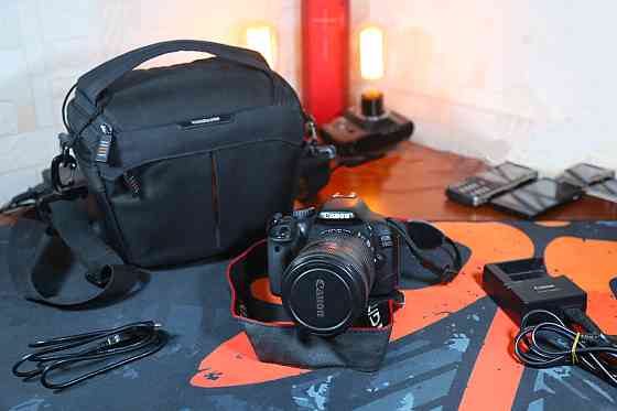 Зеркальный фотоаппарат Canon EOS 550D + EF-S 18-135 Зеркалка.Комплект. Б\У Киев