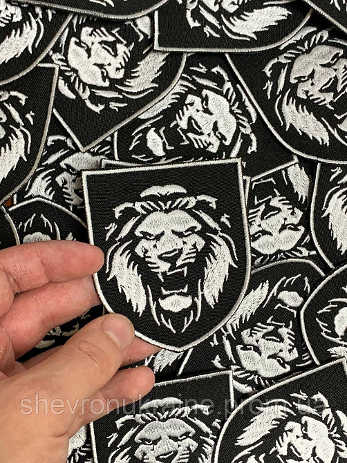 Шеврон ЛЕВ. Цар звірів (Форма щит. На липучці) Розмір 8x7см Київ - фото 4