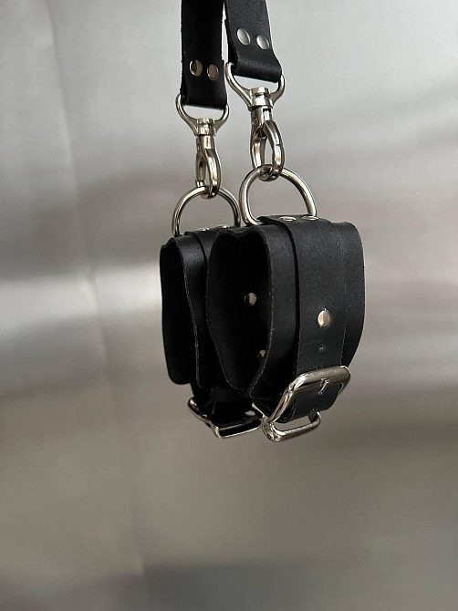 Наручники шкіряні на ремінці із Застібкою для Рольових ігор BDSM з металевою фурнітурою Одеса - фото 5